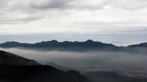 Moving clouds in the mountains — Stock Video