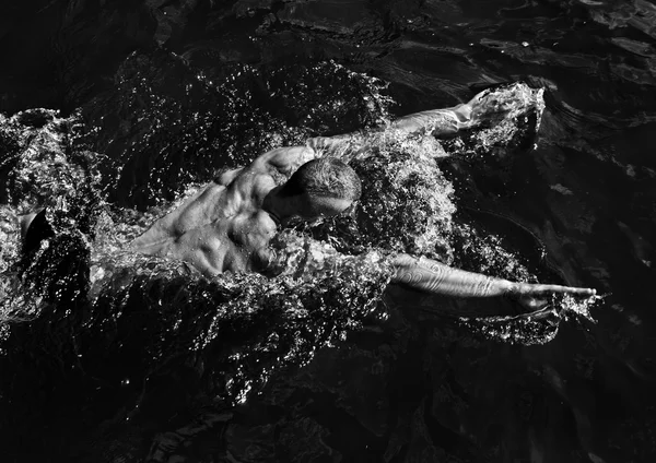 Model swimming — Stock Photo, Image