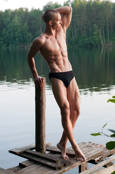 Modell vid sjön — Stockfoto
