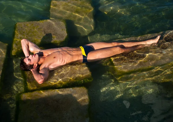 Modelo en el agua — Foto de Stock