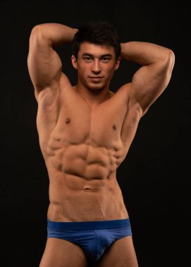 Stüdyoda fitness erkek modeli