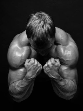 Stüdyoda fitness erkek modeli