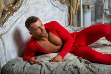 Stüdyoda fitness erkek modeli