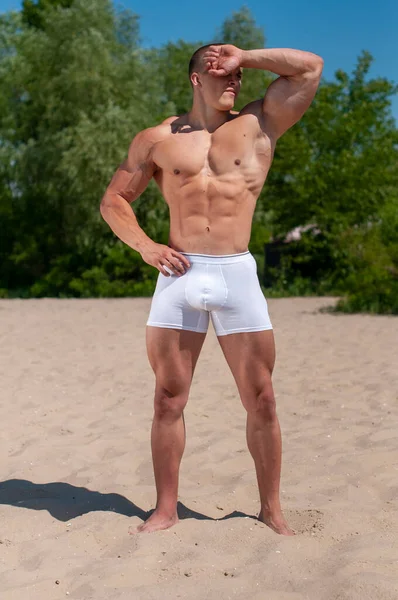 Αθλητική Shirtless Αρσενικό Μοντέλο Κάμψη Των Μυών — Φωτογραφία Αρχείου
