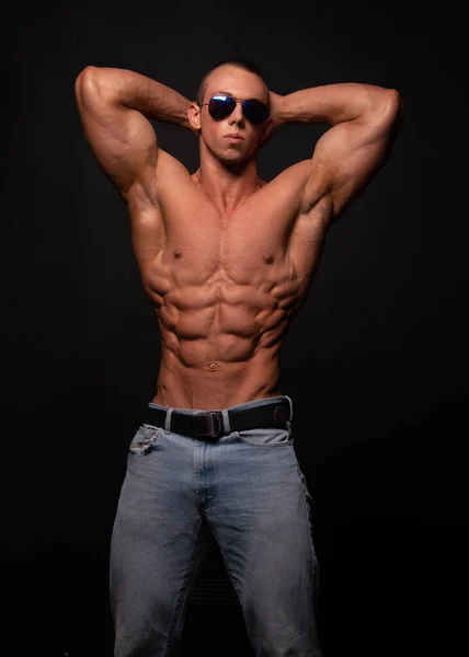 Fitness Modelo Masculino Estúdio — Fotografia de Stock