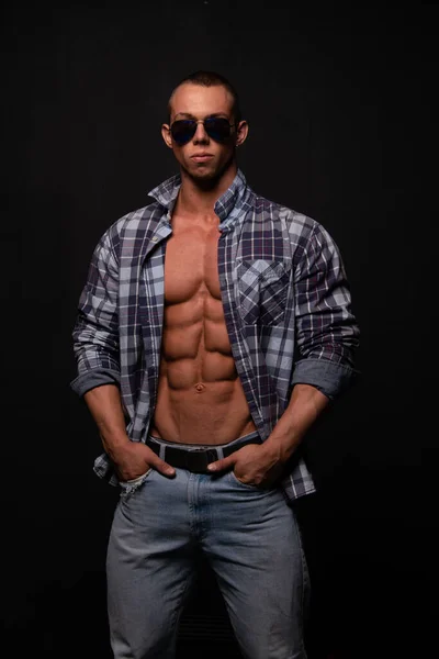 Fitness Modelo Masculino Estúdio — Fotografia de Stock