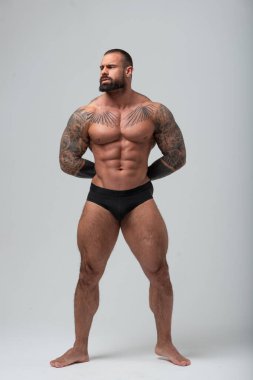 Stüdyoda fitness erkek modeli