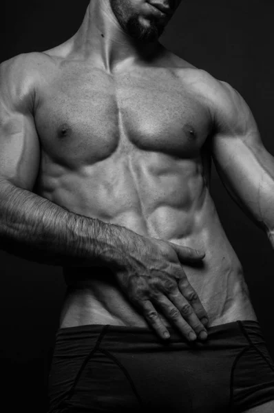 6パックと筋肉質の男性の胴 — ストック写真