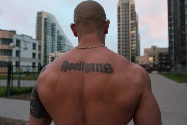 Muscled Male Model Showing His Back — Stock Photo, Image