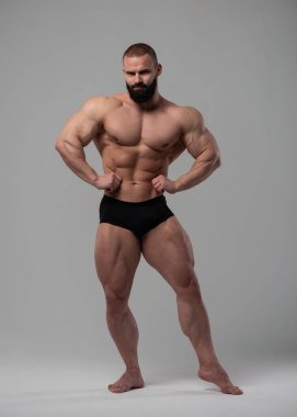 Stüdyoda fitness erkek modeli