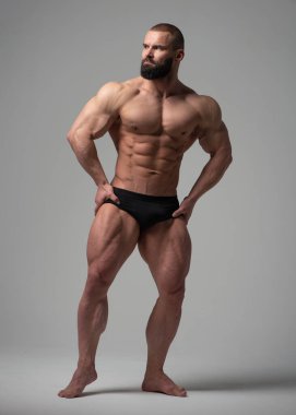 Stüdyoda fitness erkek modeli