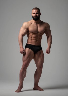 Stüdyoda fitness erkek modeli