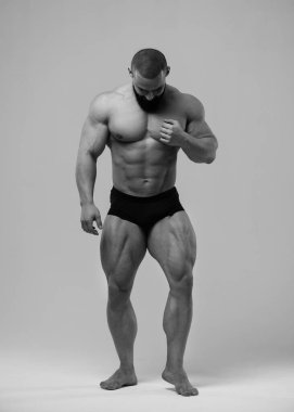 Stüdyoda fitness erkek modeli