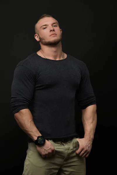 Man Model Zwart Shirt — Stockfoto