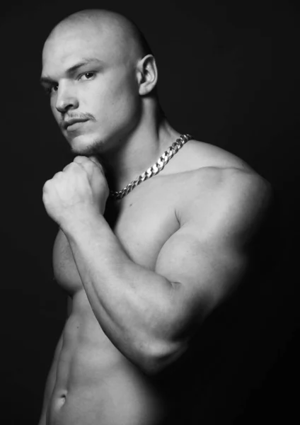 Retrato Homem Muscular Posando Estúdio — Fotografia de Stock