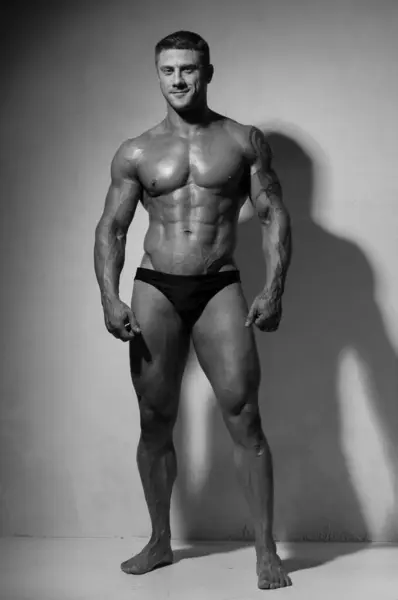 Stüdyoda Fitness Erkek Modeli Telifsiz Stok Fotoğraflar