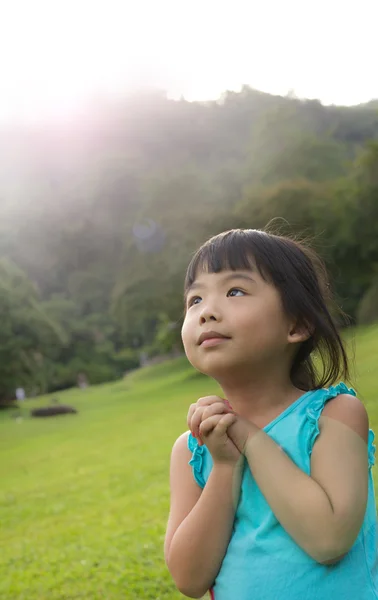 Niño está pidiendo deseo — Foto de Stock