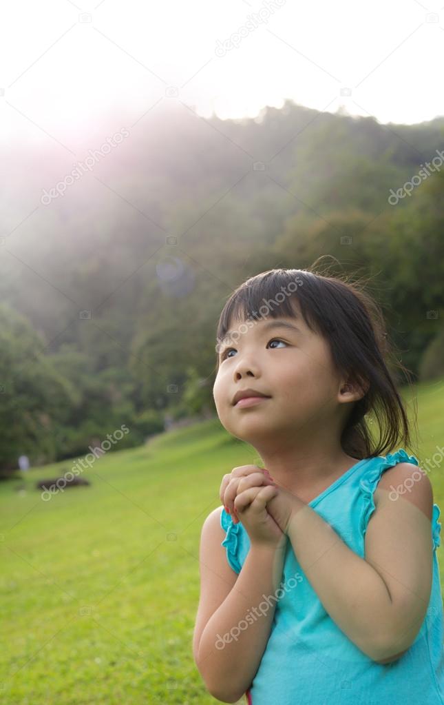 Child is making wish