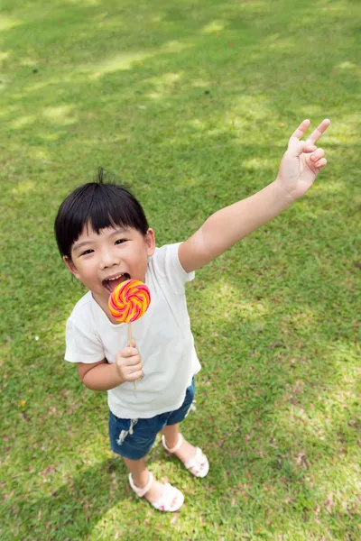 Lolipop ile çocuk — Stok fotoğraf