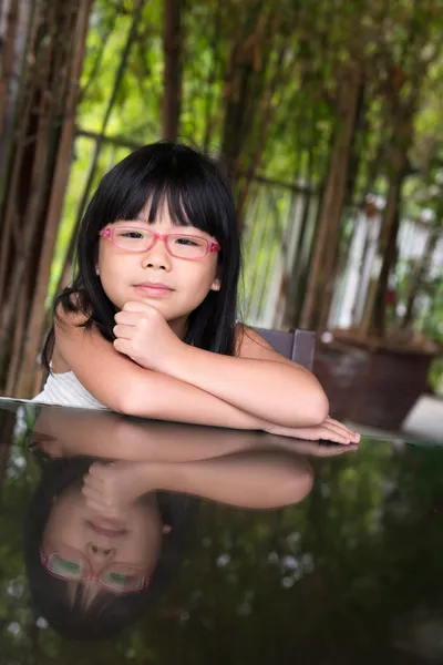 Pouco menina asiática — Fotografia de Stock