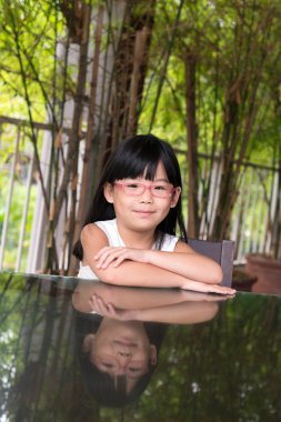 küçük Asyalı kız