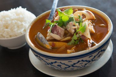 sahnelenen deniz ürünleri