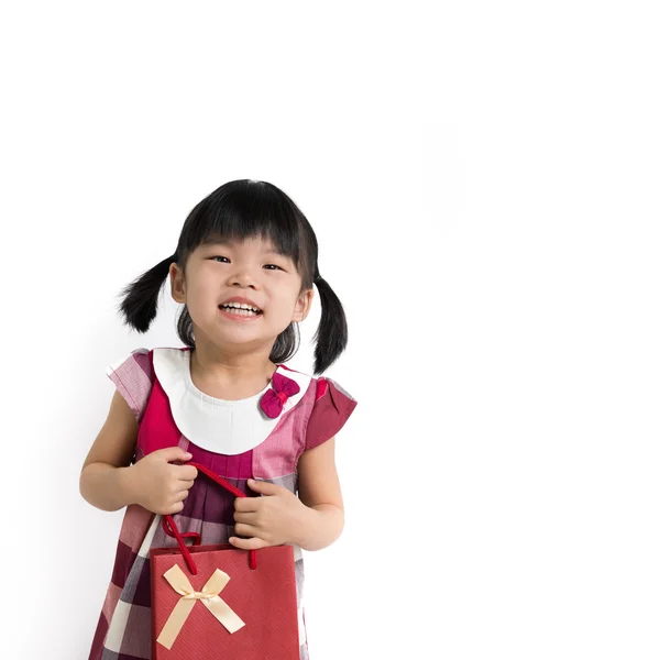 Menina da criança com saco do presente — Fotografia de Stock