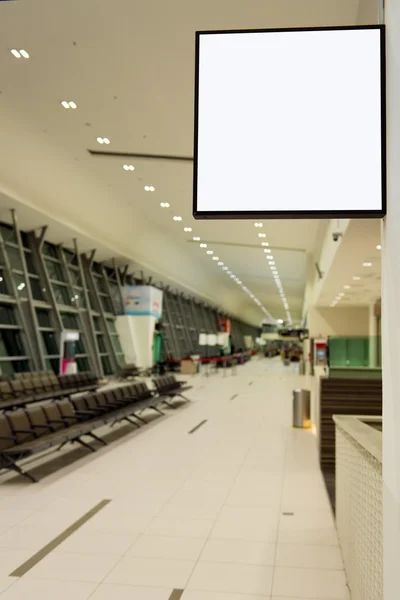 空白的招牌就在机场 — 图库照片