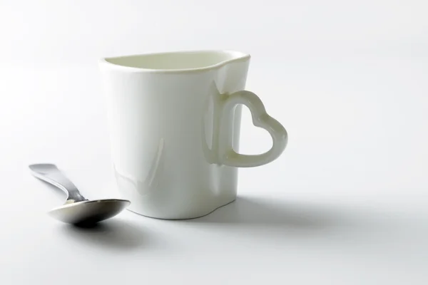 Liefde vorm cup met koffielepel — Stockfoto