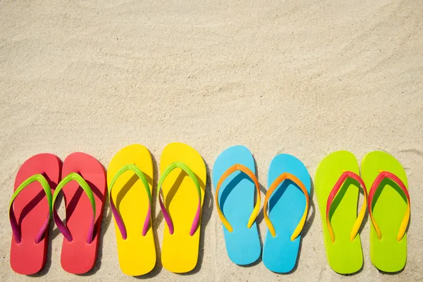 Flip flops on beach — Stockfoto