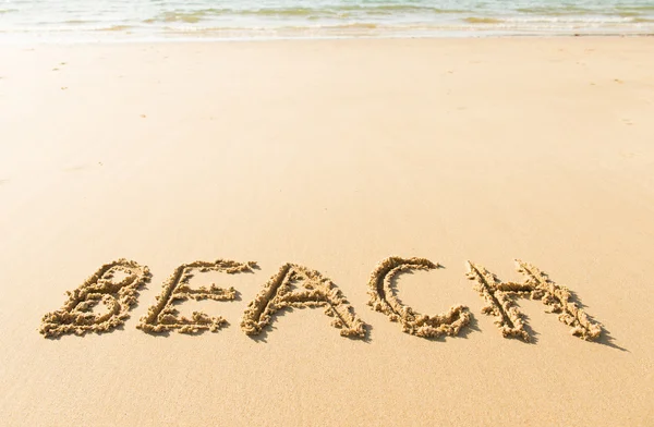 Woord strand geschreven op strand — Stockfoto