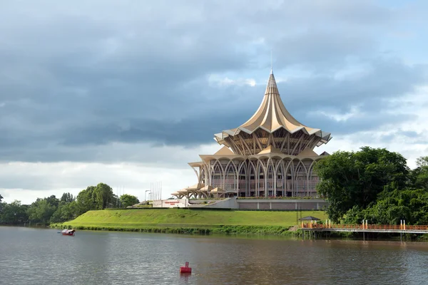 Sarawak állam közgyűlés épület — Stock Fotó