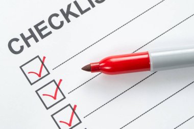 Kırmızı kalemli işaretleme listesi kutusu