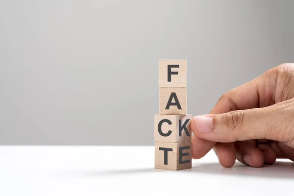 Fact or fake concept — Stock Photo, Image