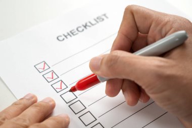 Liste kutusunda kırmızı işaretli kalem ile el
