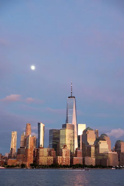 New York city lower Manhattan skyline at twilight — Fotografia de Stock