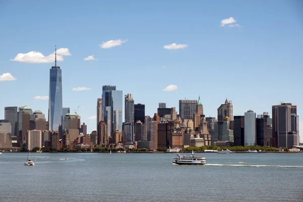 New York city lower Manhattan skyline on clear sunny day —  Fotos de Stock