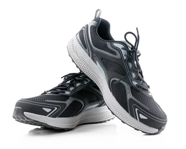Par de zapatos deportivos negros aislados sobre fondo blanco — Foto de Stock