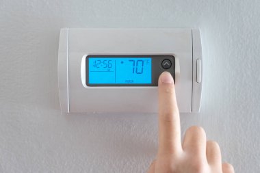 Sıcaklığı düşürmek için el sıkışma odası termostatı