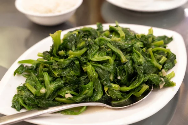 Simple and healthy stir fried oriental green vegetables. — Stock Photo, Image