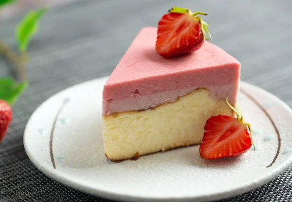 Piece Strawberry Cheesecake Jelly Fresh Strawberries — Foto Stock