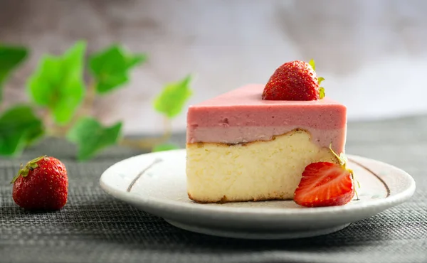 Piece Strawberry Cheesecake Jelly Fresh Strawberries — Foto Stock