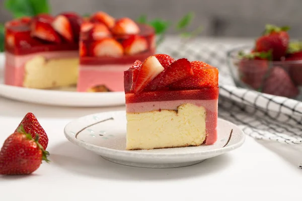 Piece Strawberry Cheesecake Jelly Fresh Strawberries — Foto Stock