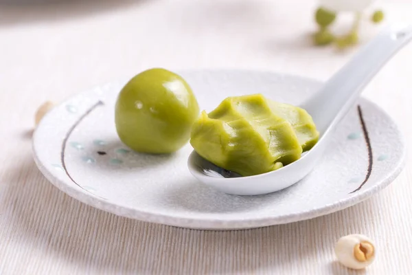 Pandan Matcha Green Tea Flavor Lotus Paste Mooncake Fillings — стоковое фото