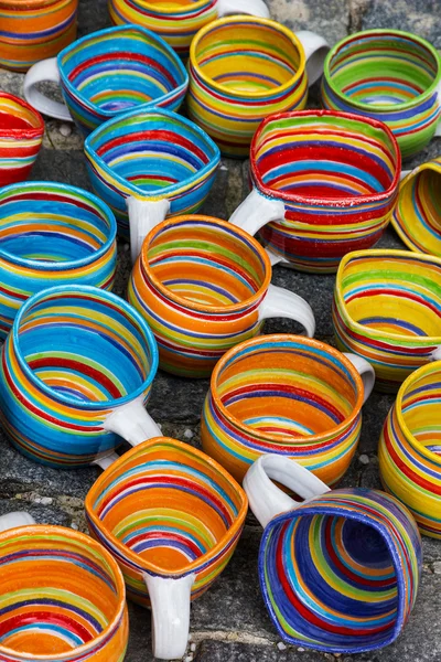 Ceramic mugs at market. — Stock Photo, Image