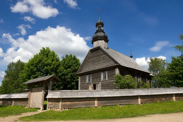 eski ahşap kilise yakınında minsk, Beyaz Rusya.