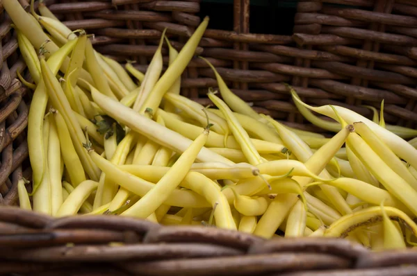 Saitenbohnen auf dem Gemüsemarkt. — Stockfoto