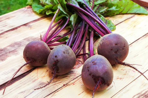 Beterrabas Frescas Beterraba Vermelha Beta Vulgaris Com Folhas Verdes Mesa — Fotografia de Stock