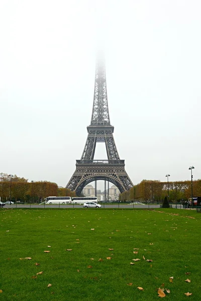 Nevoeiro da torre eiffel — Fotografia de Stock