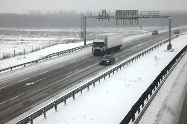 Verschneite Autobahn — Stockfoto